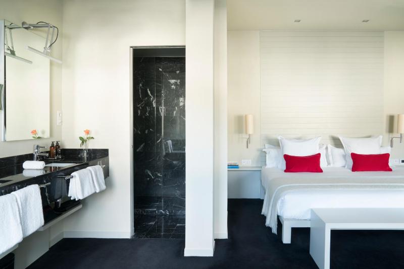 Master Suite image 4