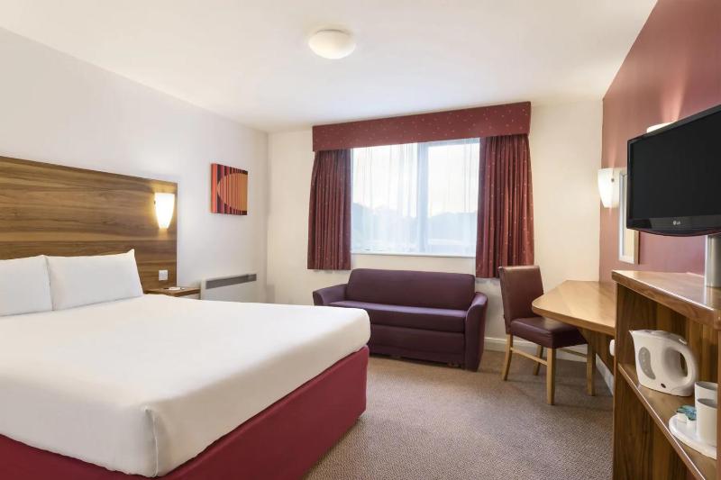 Standard Double Room image 3