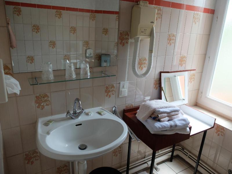 Standard Double Room image 2