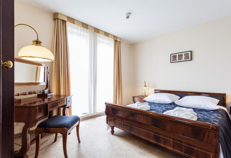 One-Bedroom Apartment image 2