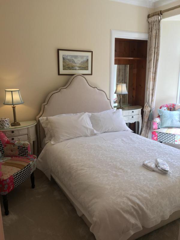 Small Double Room image 3