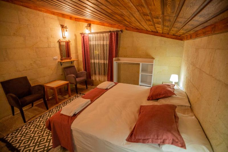 Economy Double Room image 3