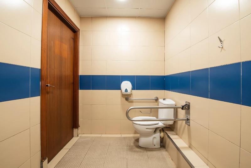 Bed in 6-Bed Mixed Dorm Ensuite image 1