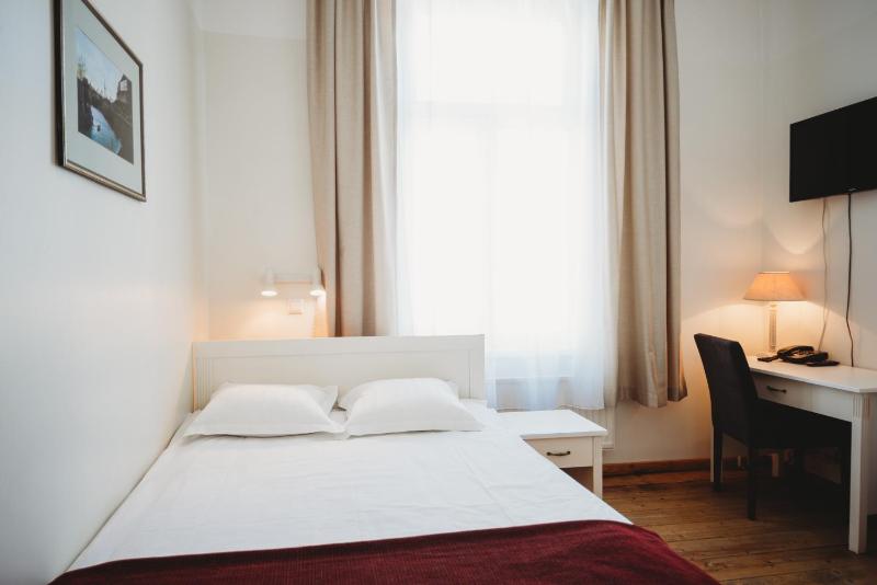 Standard Single Room image 3