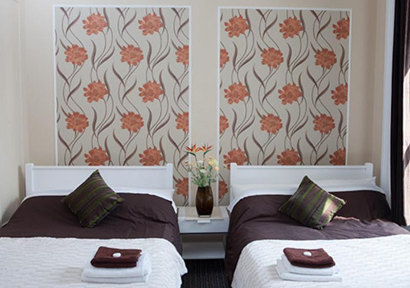 Twin Room image 2
