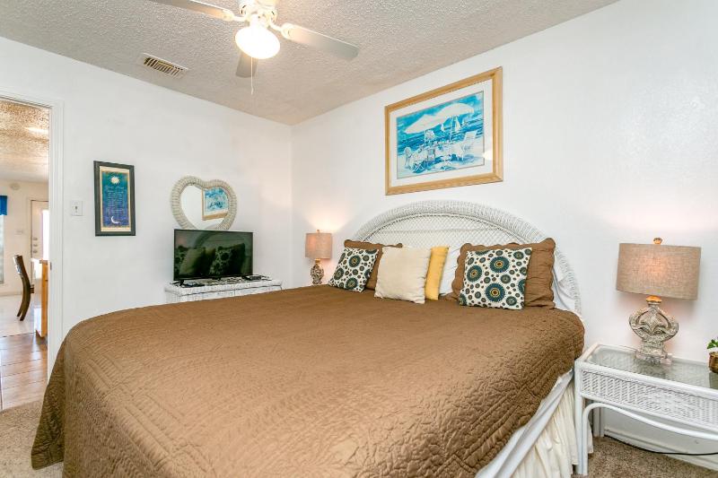 One-Bedroom Apartment image 3