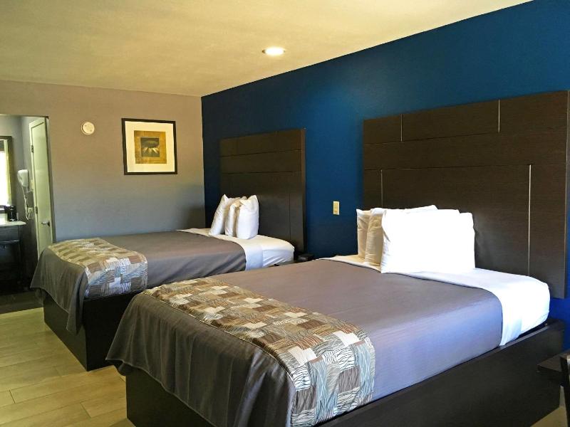 Queen Room with Two Queen Beds image 1