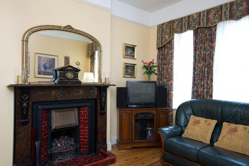 Griffin Lodge Guesthouse - image 16