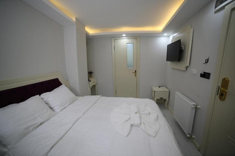 Standard Double Room image 1