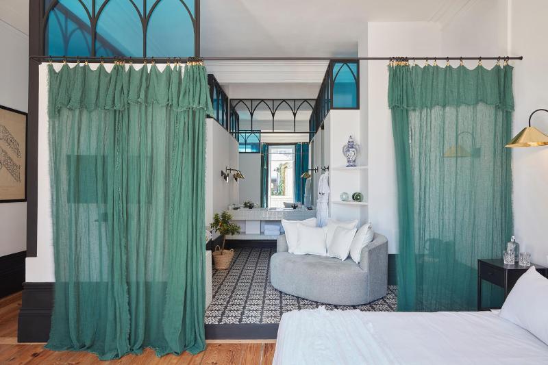 Deluxe Double Room image 2