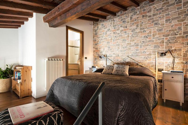 One-Bedroom Apartment image 3