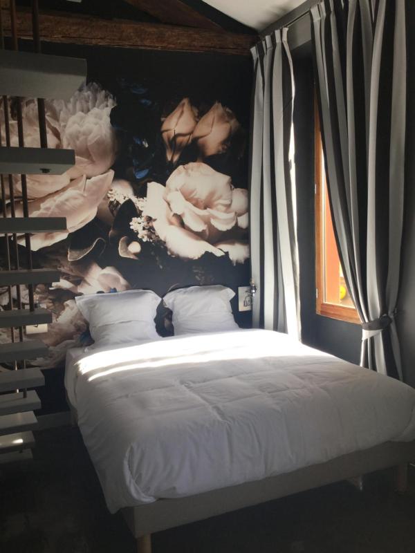 Double Room with Private Bathroom image 1