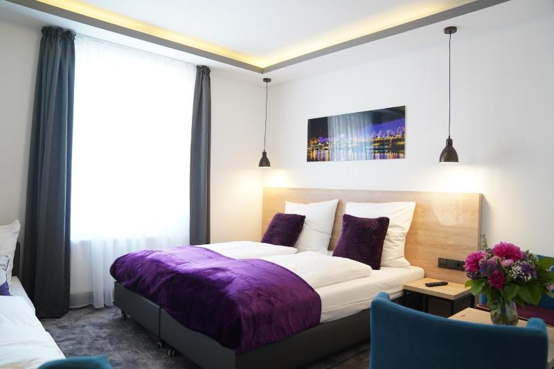 Deluxe Triple Room image 4