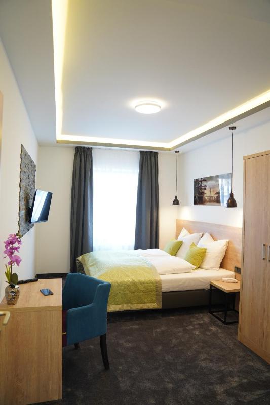 Deluxe Double Room image 2