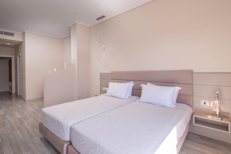 Triple Room with Sea View image 3
