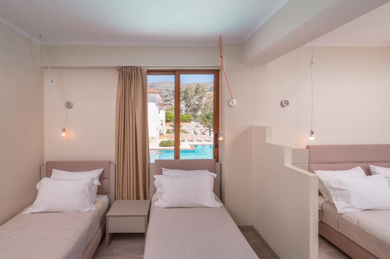 Family Room with Sea View image 2