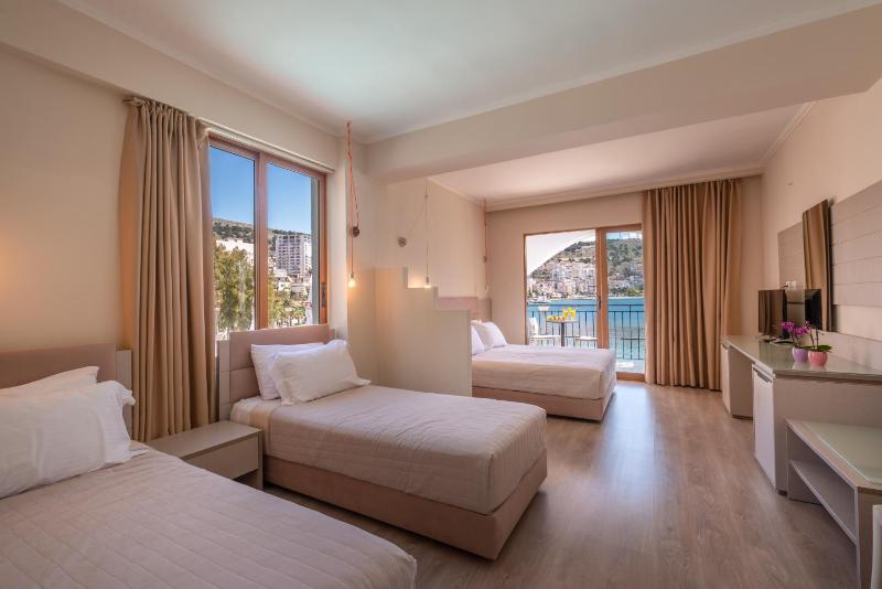 Family Room with Sea View image 3