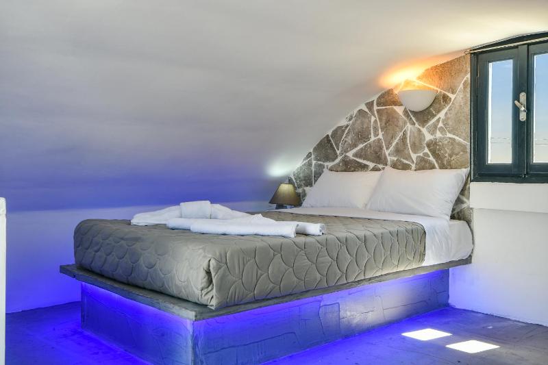 Deluxe Suite with Sea View image 1