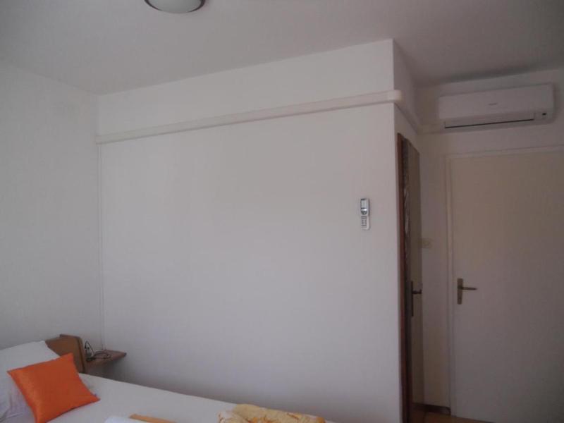 One-Bedroom Apartment with Terrace and Sea View image 2