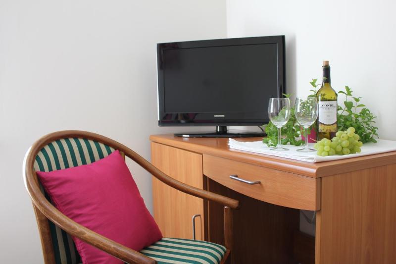 Classic Triple Room image 4