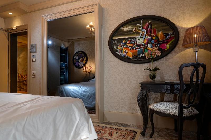 Superior Double Room image 3