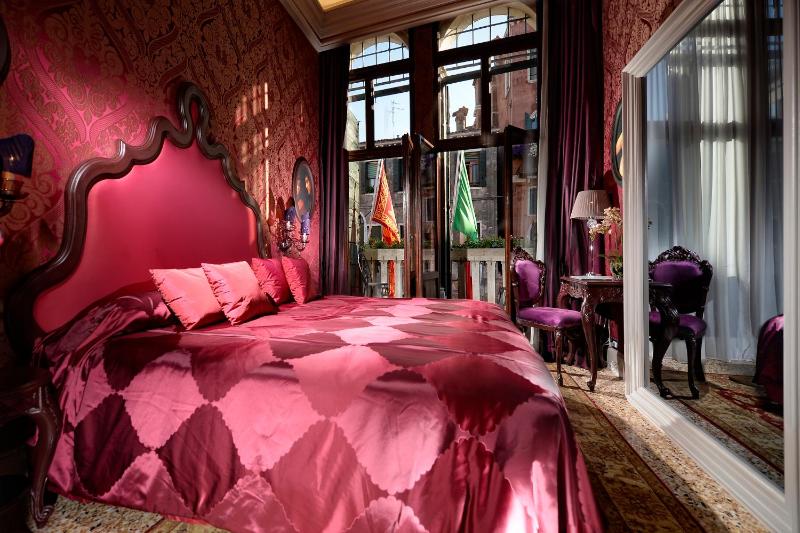 Suite with Canal View image 2