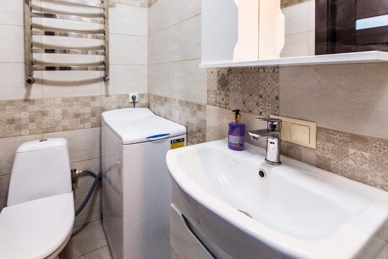 Trendy Apartment - image 6