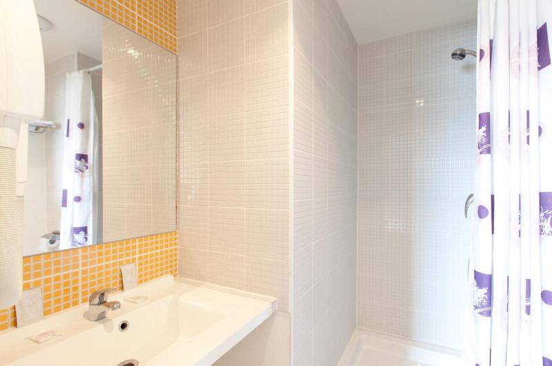 Twin Room image 3