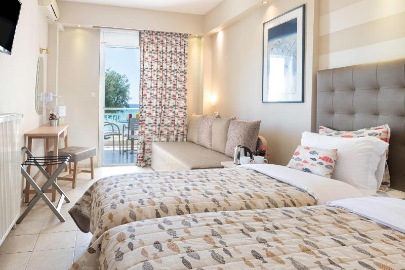 Superior Triple Room image 1