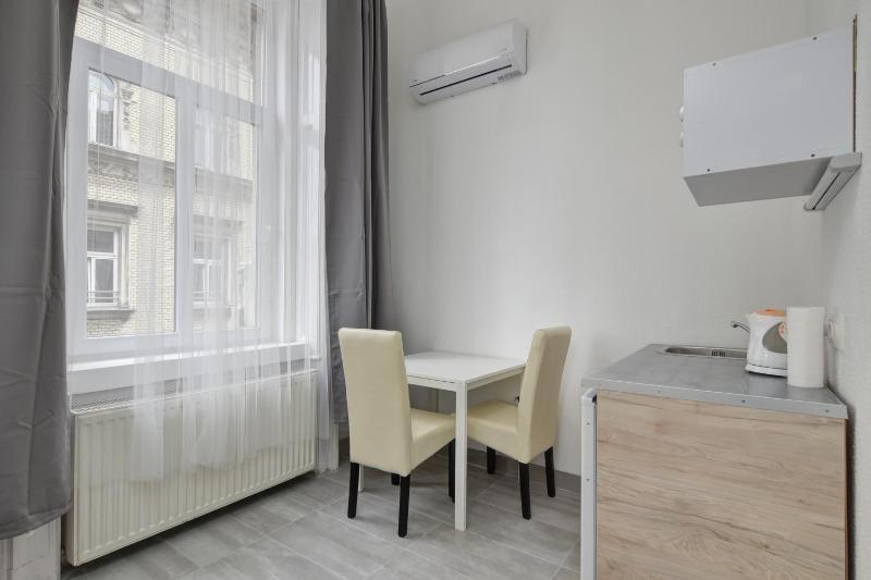 Heart of Downtown Apartment - image 8