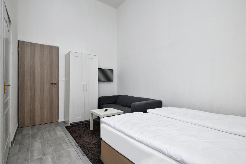 Heart of Downtown Apartment - image 2