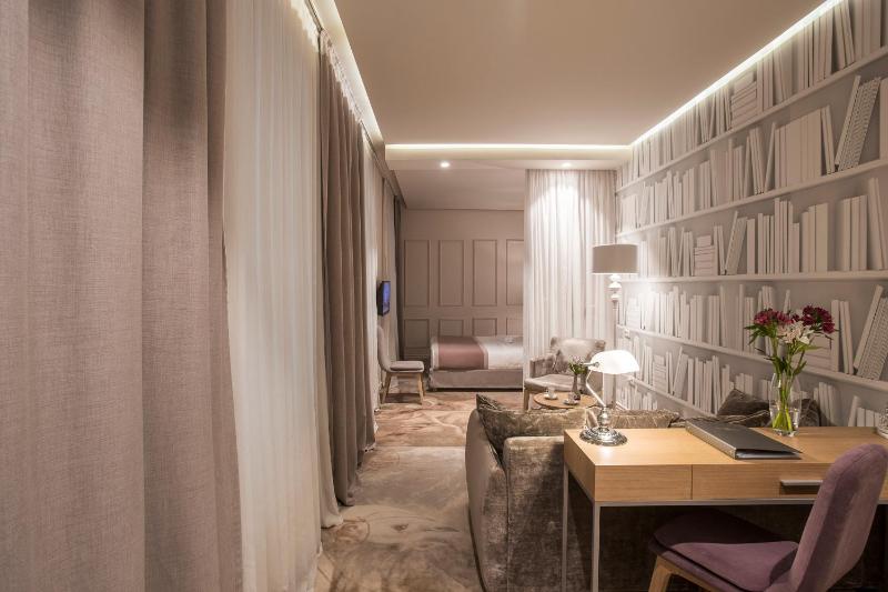 Junior Family Room image 3
