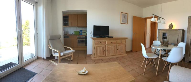 Studio Apartment with Sea View image 3