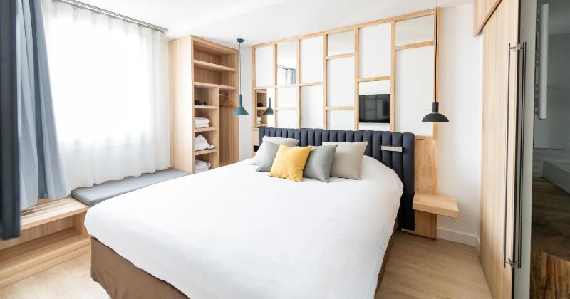 Suite (1 Queen Bed and 1 Sofa Bed) image 1