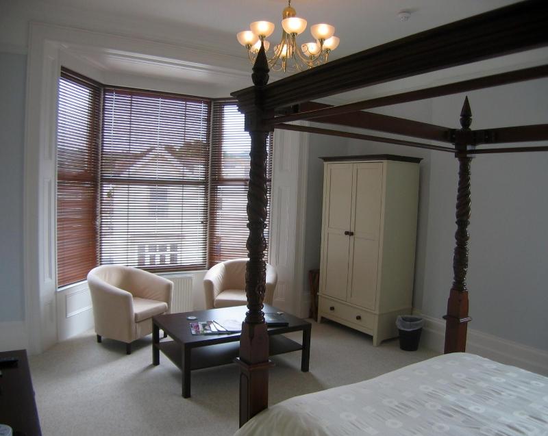 Superior Four Poster Room image 3