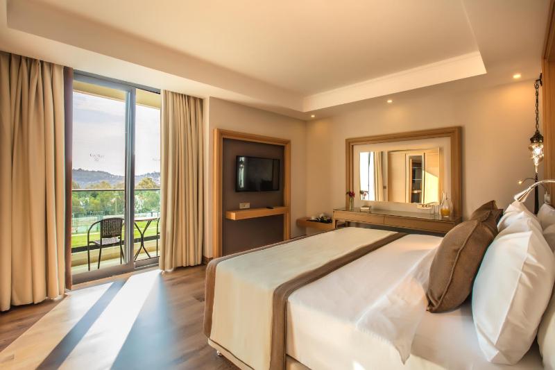 Suite with Garden View (4 Adults + 1 Child) image 3