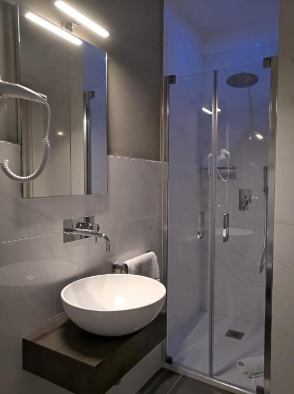 Deluxe Triple Room with Sea View image 4
