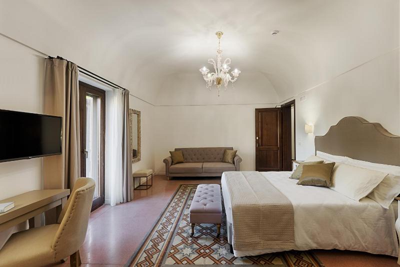 Superior Double Room with Extra Bed image 3