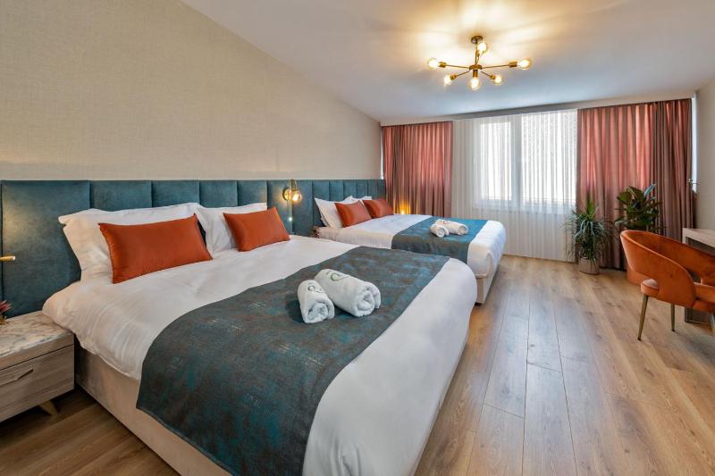Standard Quadruple Room image 3