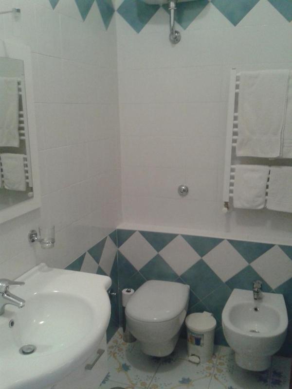 Triple Room with City View image 3