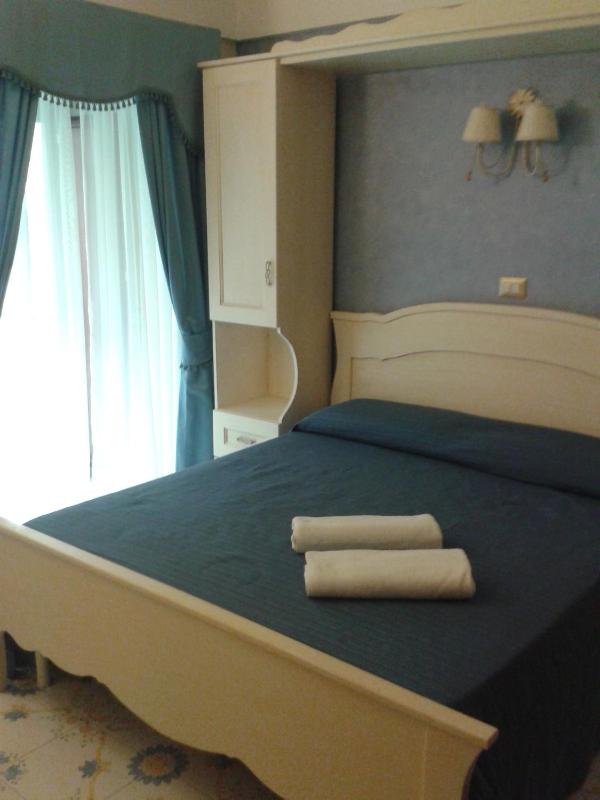 Double Room with City View image 3