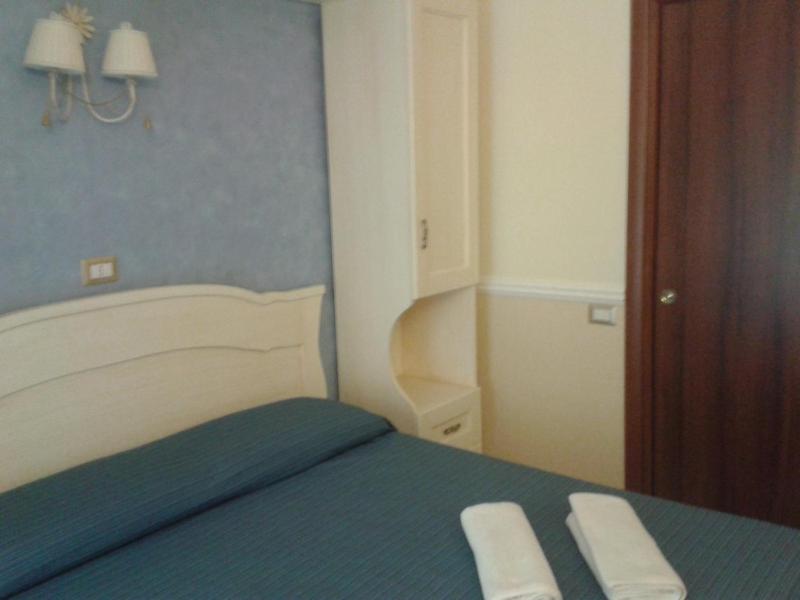 Double Room with City View image 2