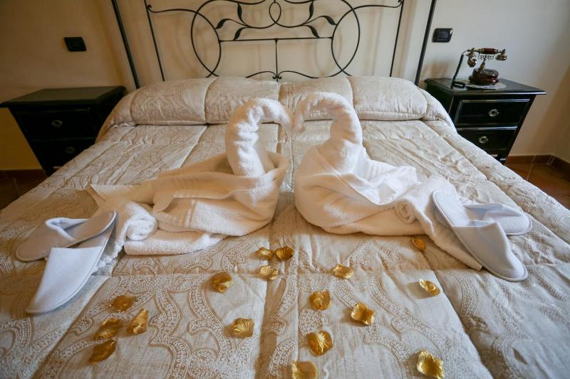 Double Room image 4