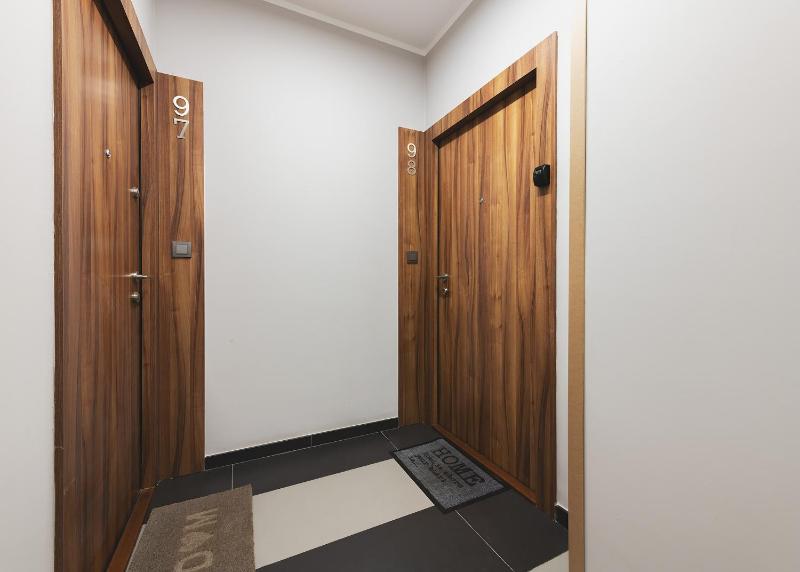 One-Bedroom Apartment - 19 Wagonowa Street image 3