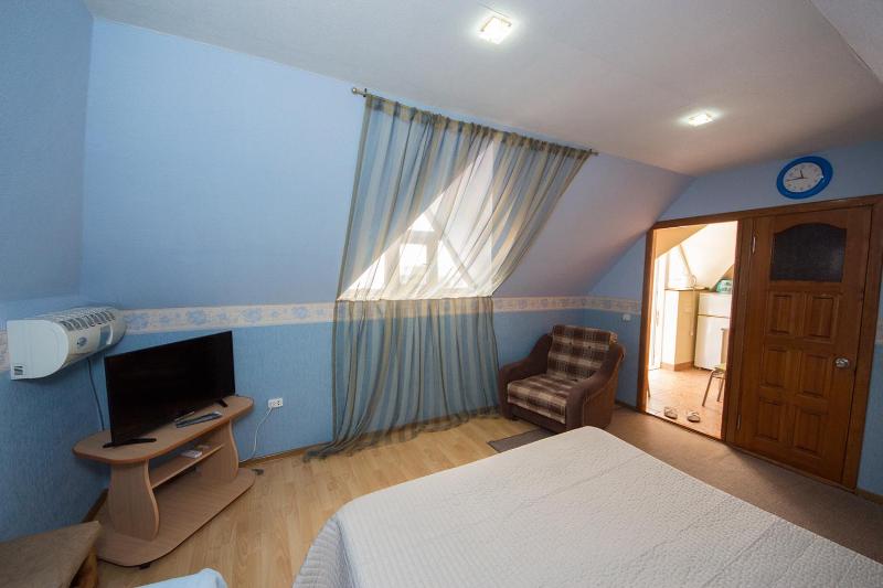 Family Room with Shower image 2