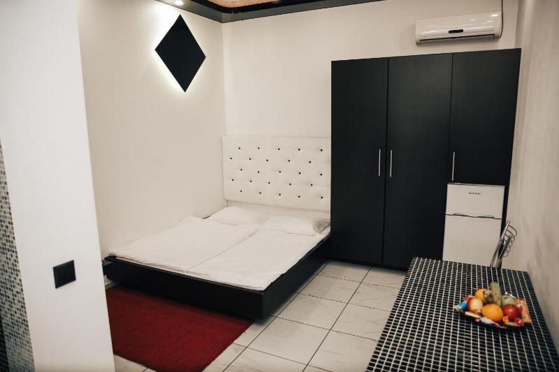 Double Room with Extra Bed image 3