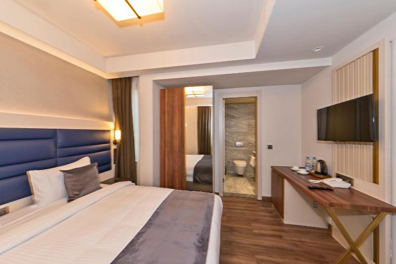 Economy Double Room image 3