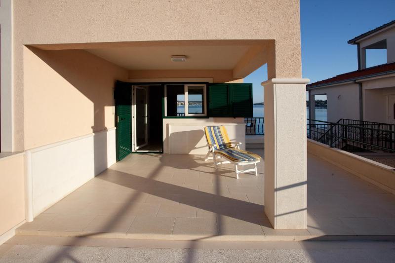Beach Apartments Rogoznica - image 11