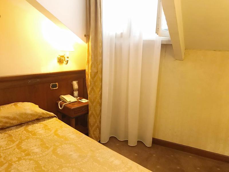 Economy Single Room image 3