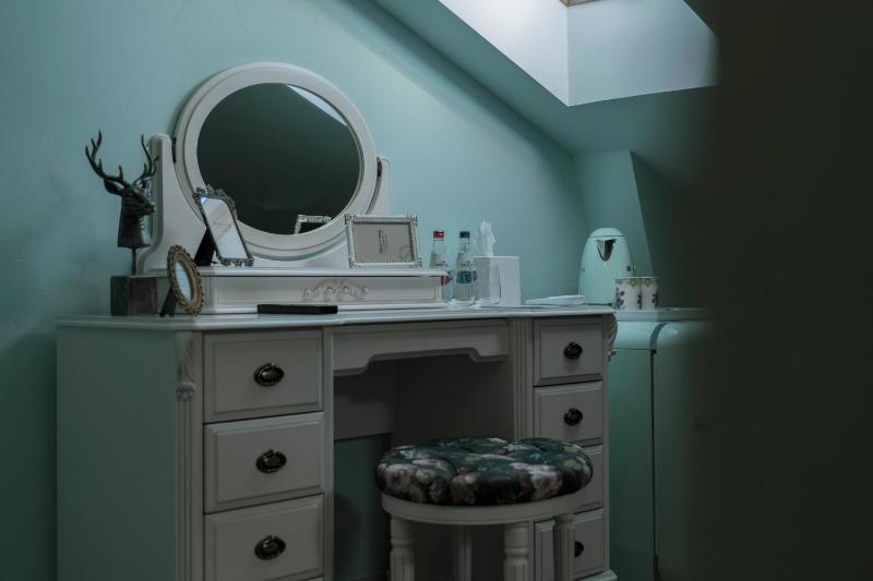 Twin Room Attic image 3